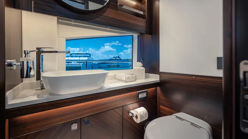 Hideout Yacht Photos Pics 