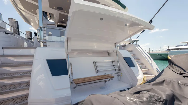 Hideout Yacht Photos Pics 