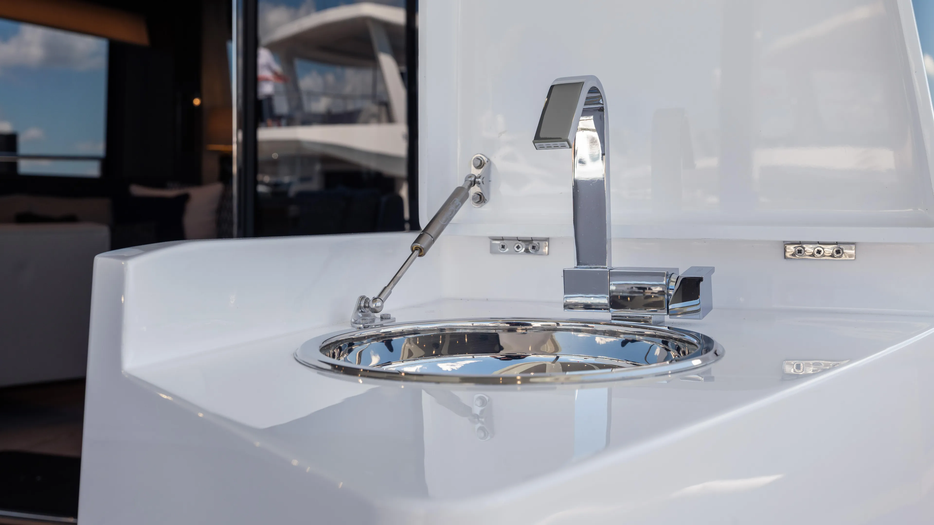 Hideout Yacht Photos Pics 