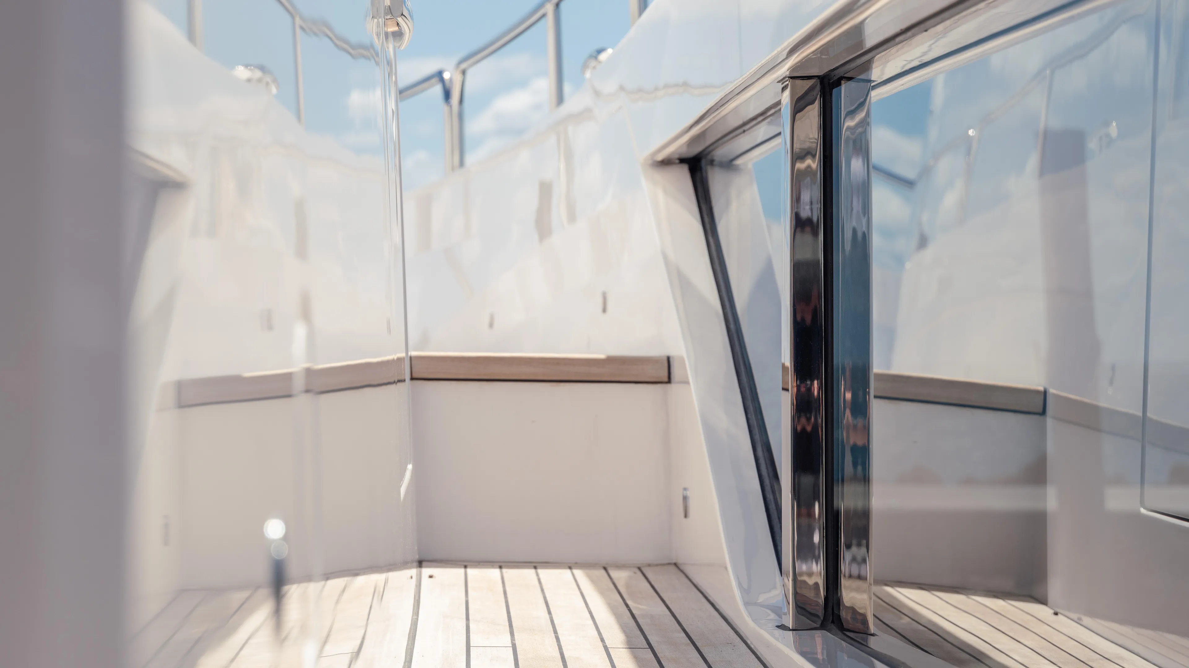 Hideout Yacht Photos Pics 