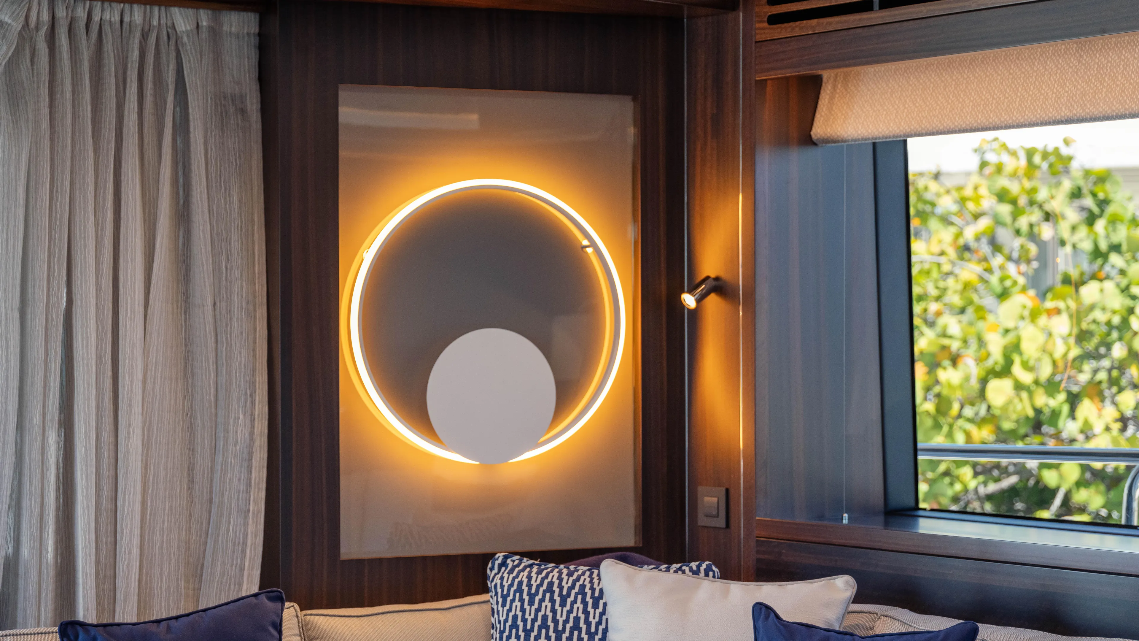 Hideout Yacht Photos Pics 