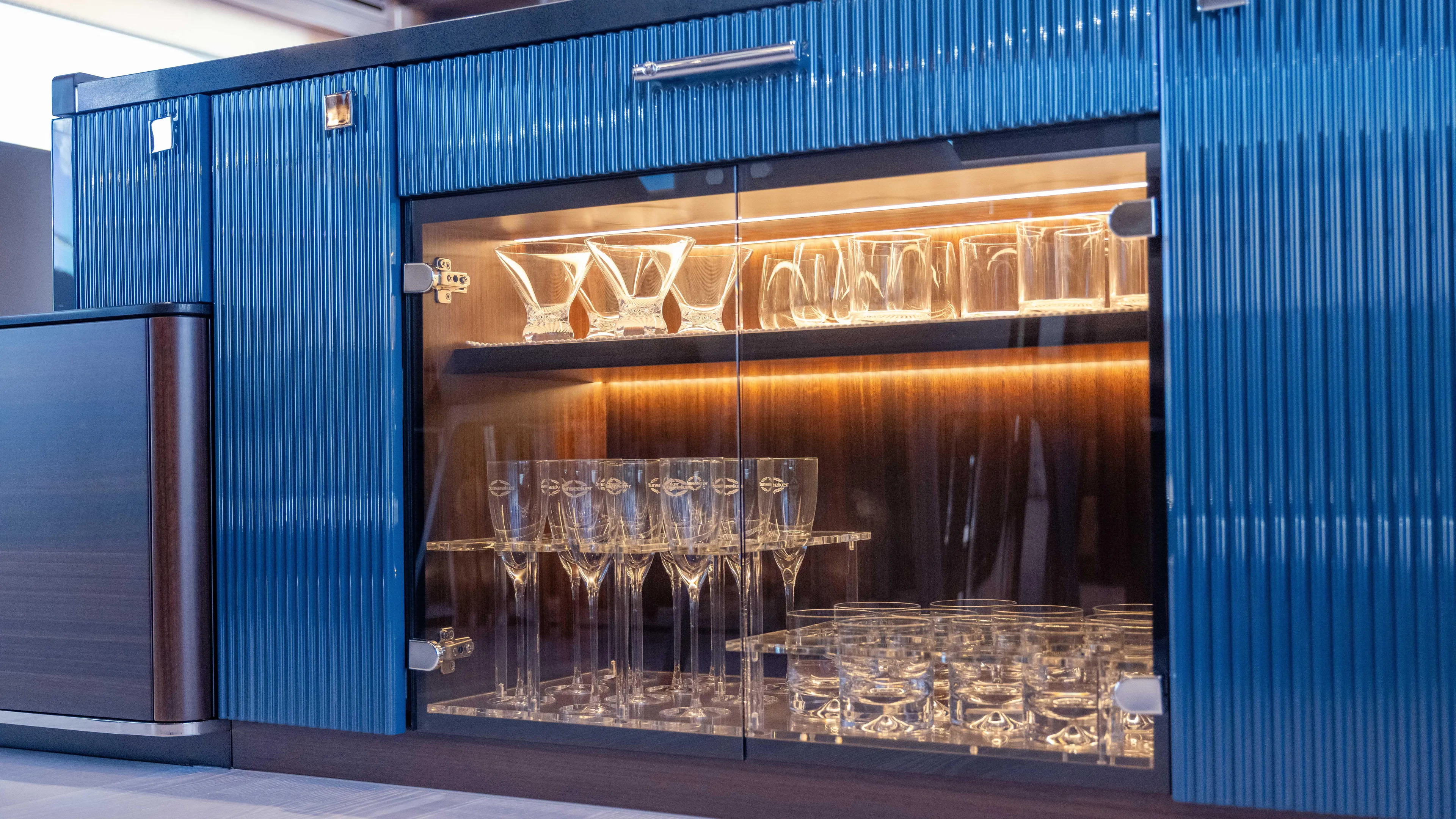 Hideout Yacht Photos Pics 