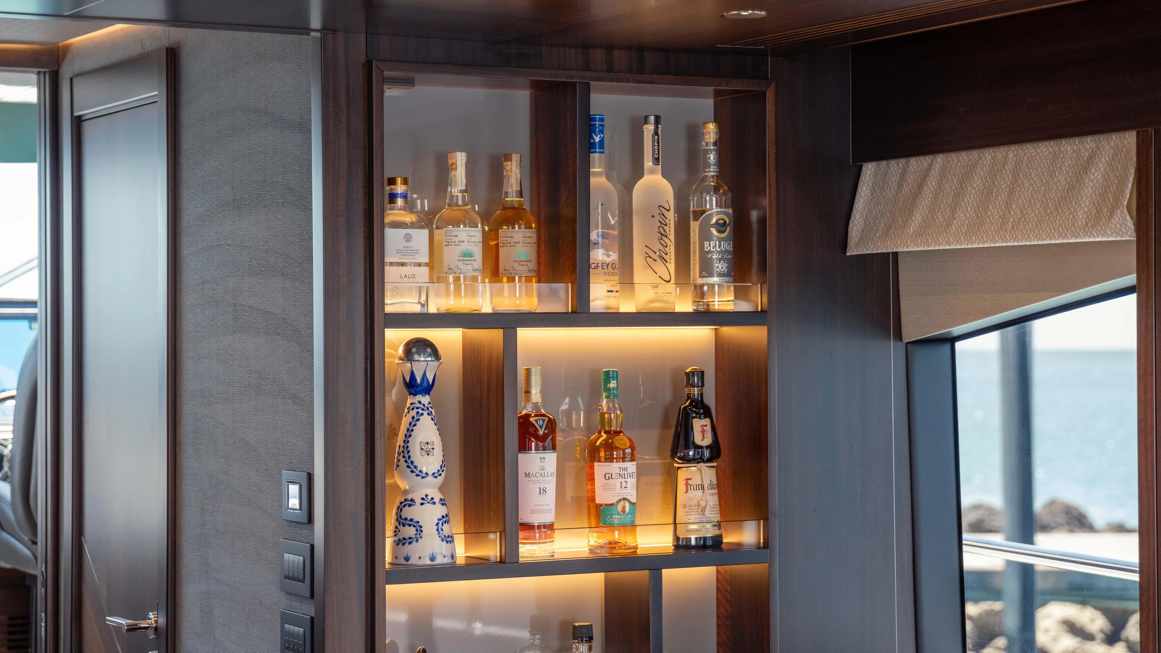 Hideout Yacht Photos Pics 