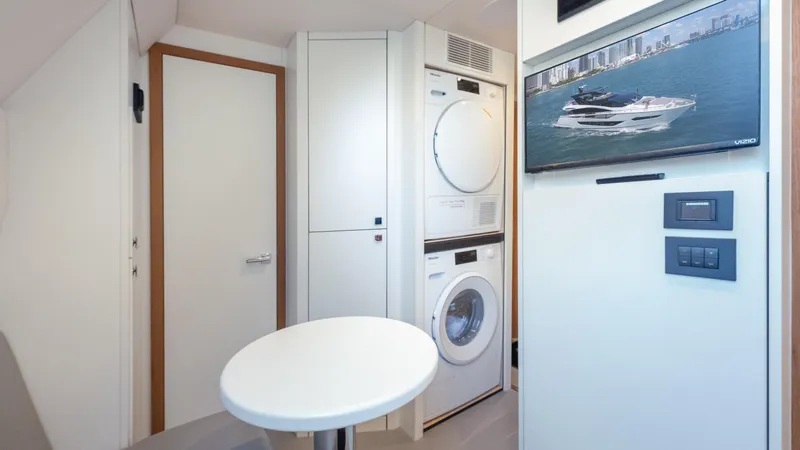 Hideout Yacht Photos Pics 