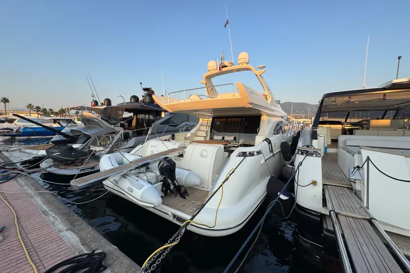 New Davis Yacht Photos Pics Azimut 62 Fly Evo aft view