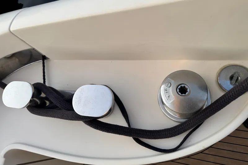 New Davis Yacht Photos Pics Azimut 62 Fly Evo aft winch