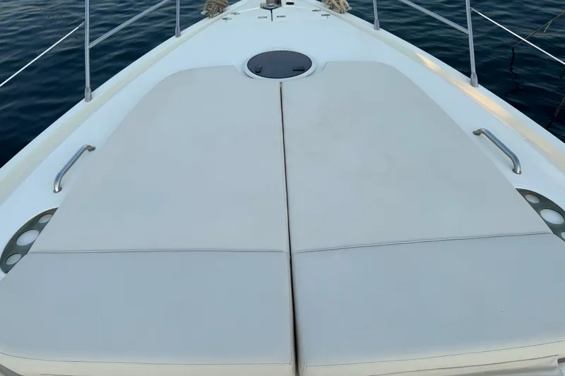 New Davis Yacht Photos Pics Azimut 62 Fly Evo fwd sunpad