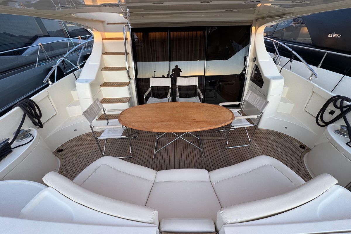 2007 Azimut 65 