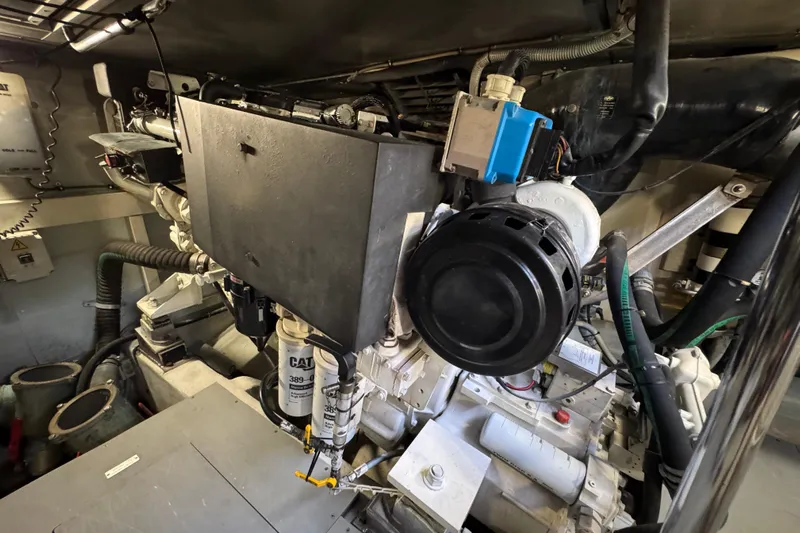 New Davis Yacht Photos Pics Azimut 62 Fly Evo engine room
