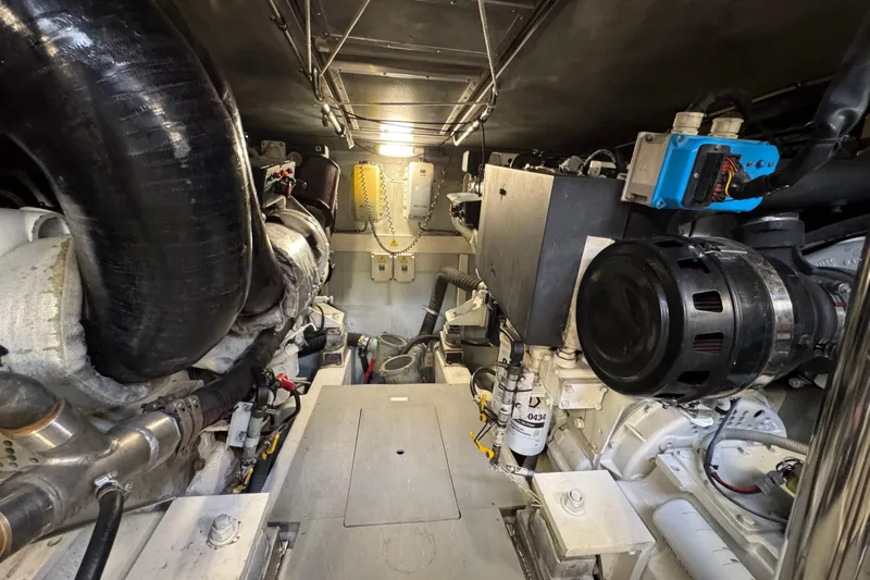 New Davis Yacht Photos Pics Azimut 62 Fly Evo engine room