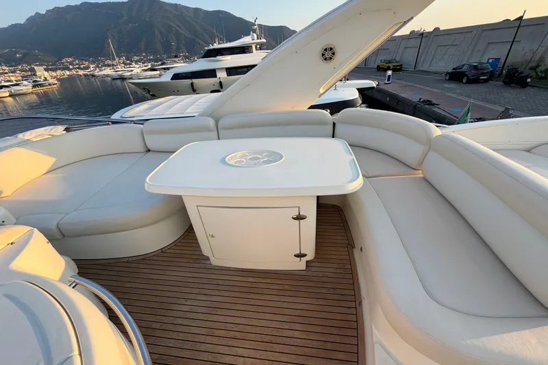 New Davis Yacht Photos Pics Azimut 62 Fly Evo Fly dinette