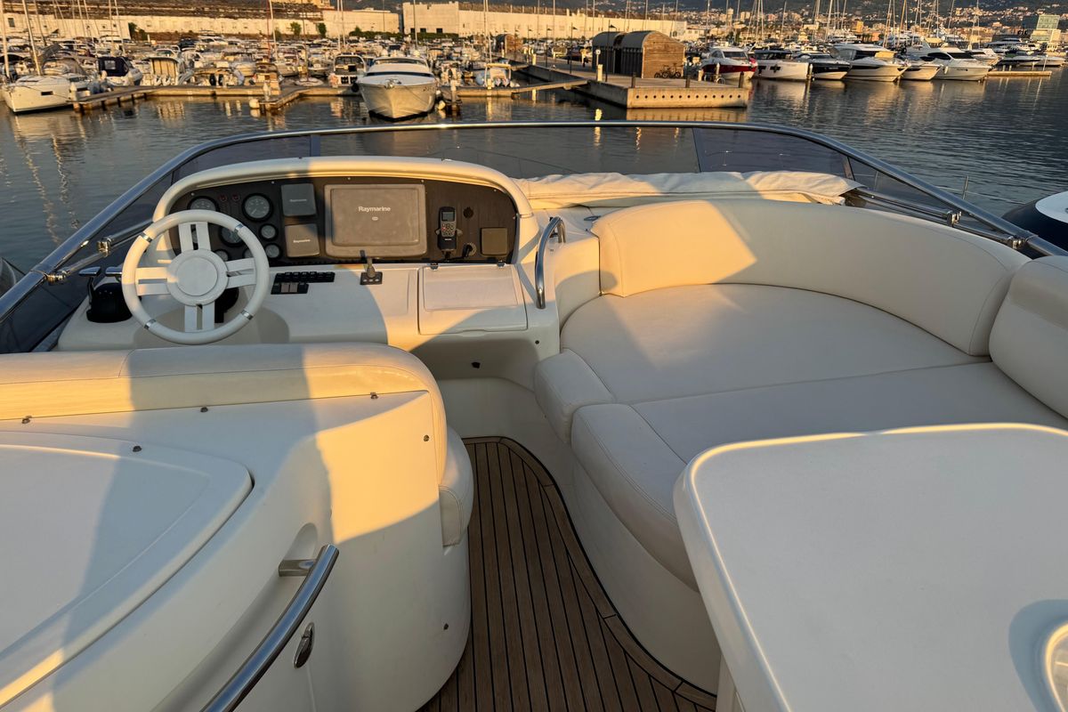 2007 Azimut 65 