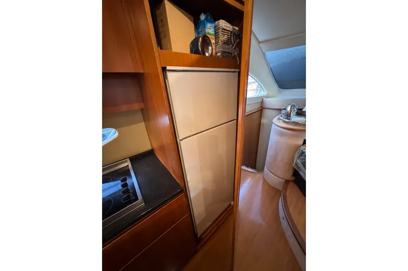 New Davis Yacht Photos Pics Azimut 62 Fly Evo galley detail