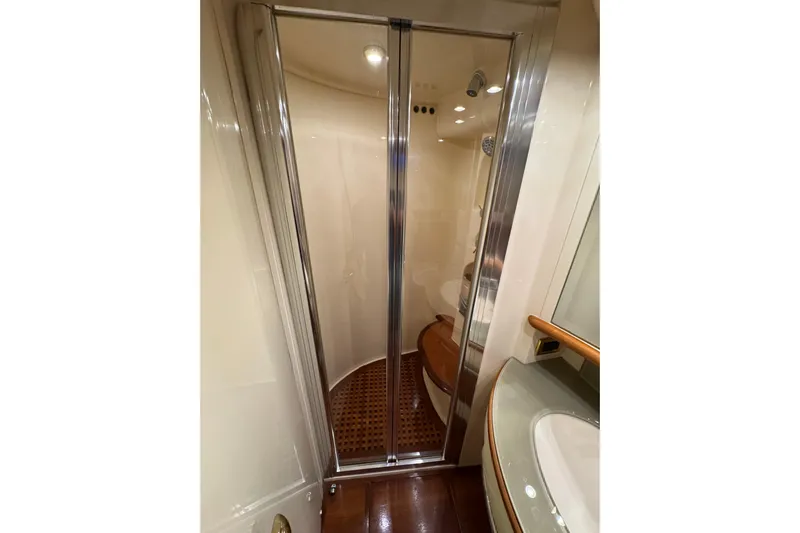 New Davis Yacht Photos Pics Azimut 62 Fly Evo shower detail