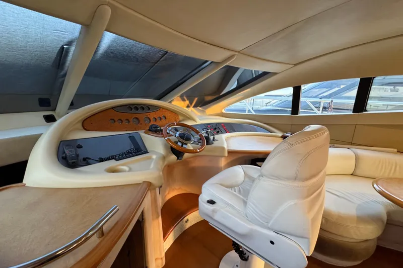 New Davis Yacht Photos Pics Azimut 62 Fly Evo lower station