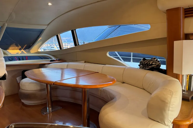 New Davis Yacht Photos Pics Azimut 62 Fly Evo salon dinette