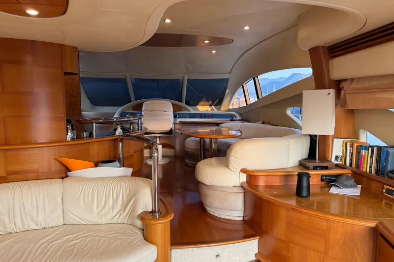 New Davis Yacht Photos Pics Azimut 62 Fly Evo salon view