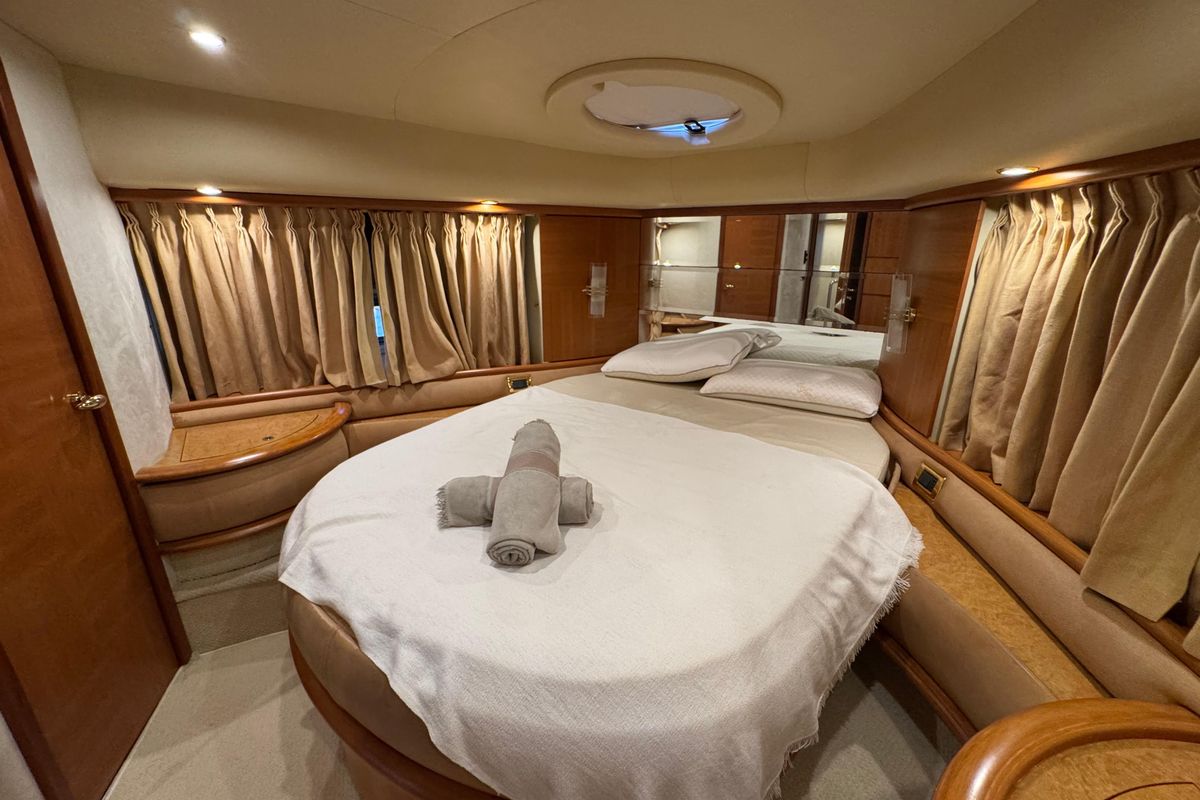 2007 Azimut 65 
