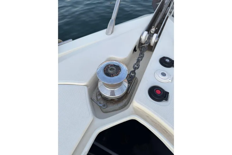 New Davis Yacht Photos Pics Azimut 62 Fly Evo windlass detail