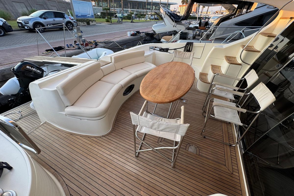 2007 Azimut 65 