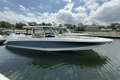 Boston Whaler 380 Outrage