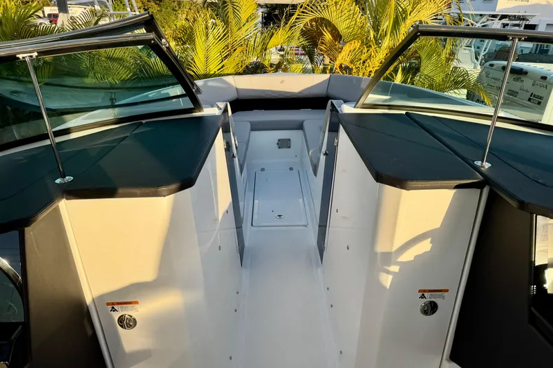  Yacht Photos Pics 2026 Four Winns H33 OB boat interior with open deck and seating area.