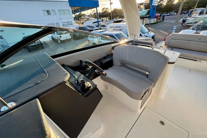  Yacht Photos Pics 2026 Four Winns H33 OB boat interior with modern helm and seating.