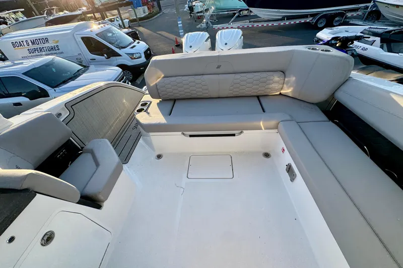  Yacht Photos Pics 2026 Four Winns H33 OB boat interior with spacious seating and modern design.