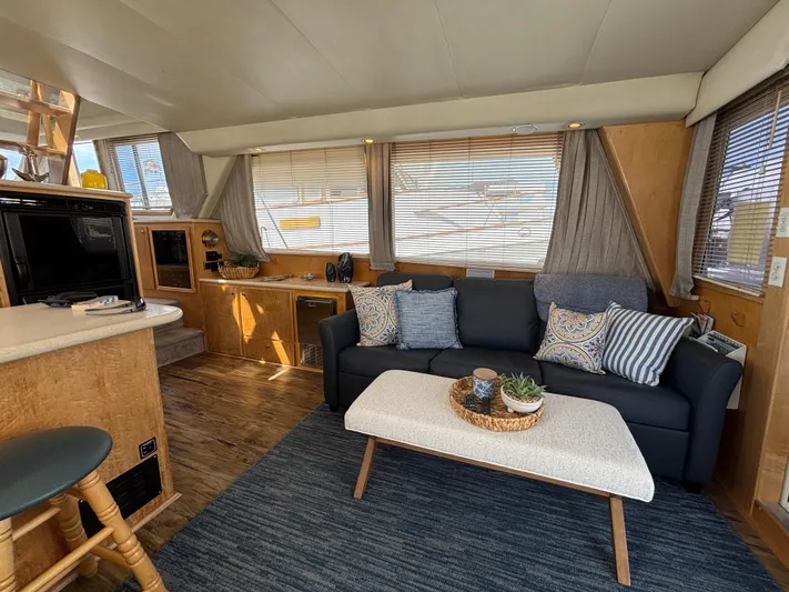 Orca Belle Yacht Photos Pics Luxurious interior of 2000 Navigator 5300 yacht with cozy seating and modern decor.