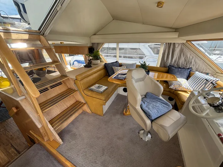 Orca Belle Yacht Photos Pics Luxurious interior of a 2000 Navigator 5300 yacht with plush seating and elegant decor.