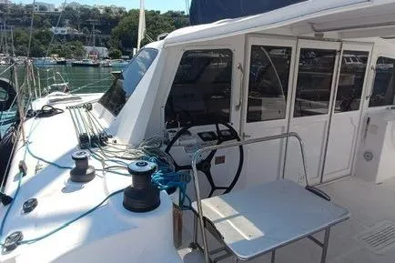 Seis Al Mar Yacht Photos Pics 2018 Seawind 1260 catamaran with helm, winches, and ropes in a marina setting.