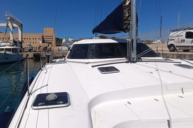 Seis Al Mar Yacht Photos Pics 2018 Seawind 1260 catamaran docked at marina, clear blue sky background.