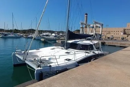 Seis Al Mar Yacht Photos Pics 2018 Seawind 1260 catamaran docked in a sunny marina.