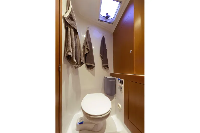Sante Yacht Photos Pics Bathroom interior of 2013 Beneteau Swift Trawler 34 Fly with towels and skylight.