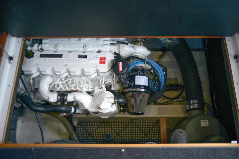 Sante Yacht Photos Pics Engine compartment of 2013 Beneteau Swift Trawler 34 Fly with Cummins engine.
