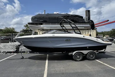 Sea Ray SPX 210