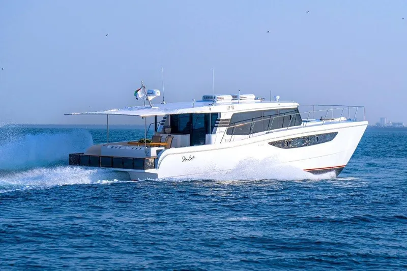  Yacht Photos Pics Luxury SilverCAT 46LUX yacht cruising on open water, 2026 model.