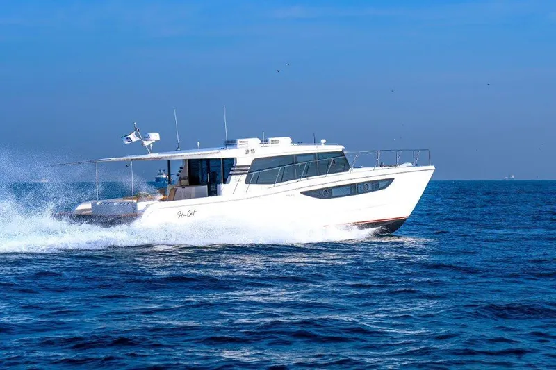  Yacht Photos Pics Luxury SilverCAT 46LUX yacht cruising on open sea, 2026 model.