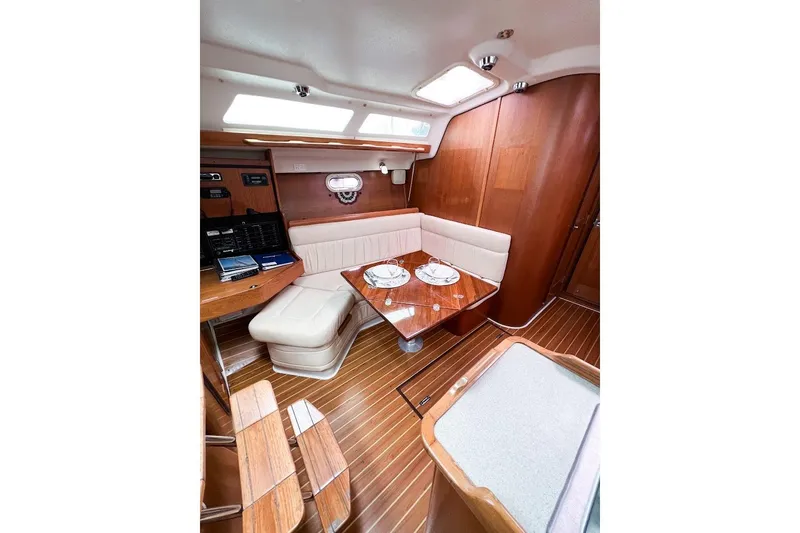 Just Cause Yacht Photos Pics Salon port side dining area.