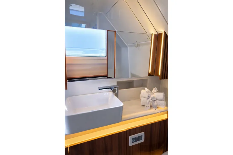  Yacht Photos Pics Luxurious bathroom in 2026 Wiszniewski Yachts W43, featuring modern sink and elegant lighting.