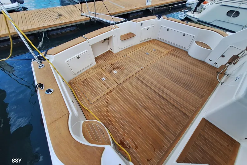 Pope Yacht Photos Pics Spacious deck of 2003 Riviera Marine Riviera 51 yacht at marina.