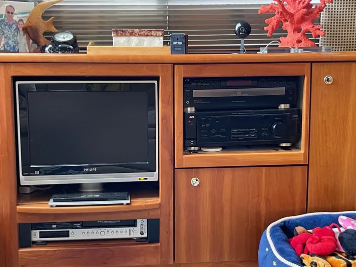 Scott Free & Gigi Too Yacht Photos Pics 2002 Silverton 392 Motor Yacht interior with TV, stereo, and wooden cabinetry.