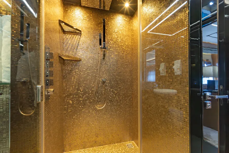 Le Caprice IV Yacht Photos Pics 