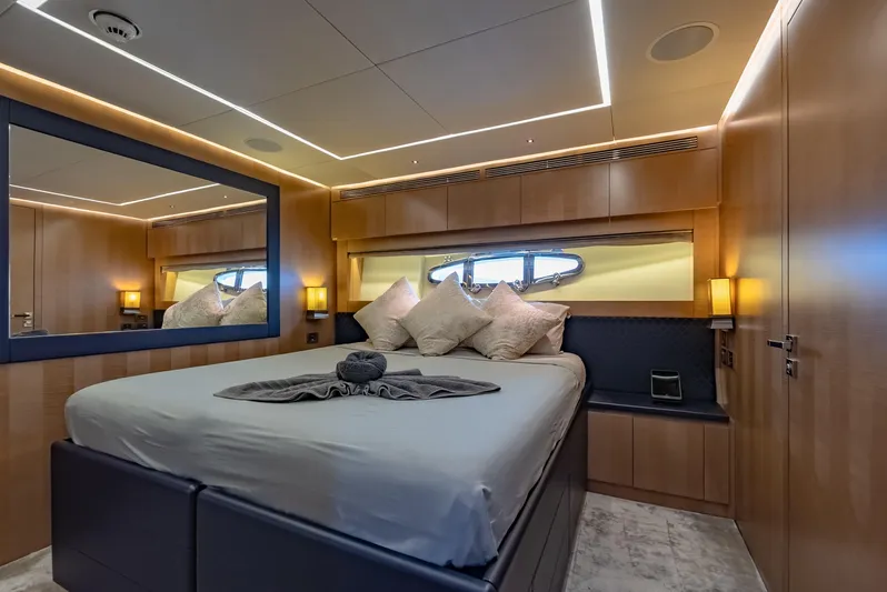 Le Caprice IV Yacht Photos Pics 