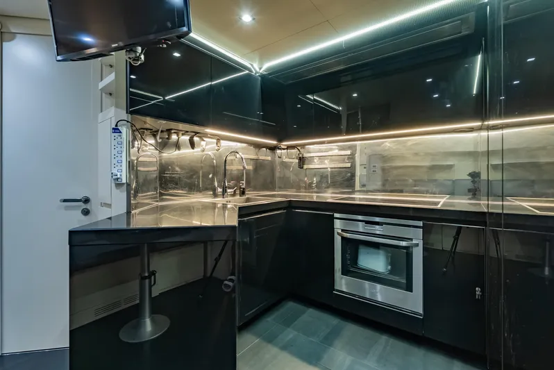 Le Caprice IV Yacht Photos Pics 