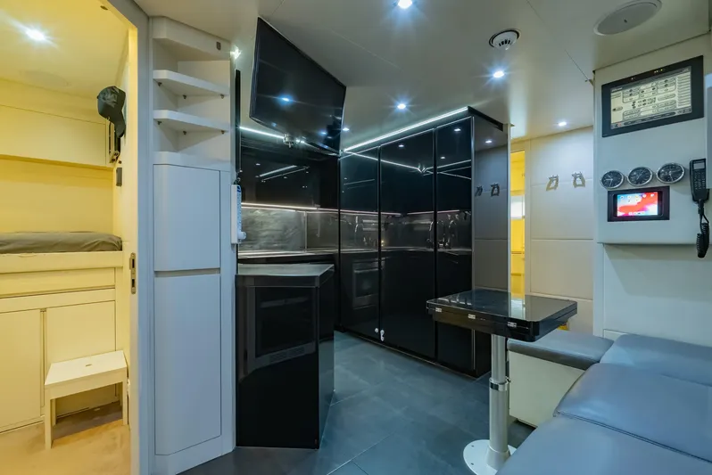 Le Caprice IV Yacht Photos Pics 