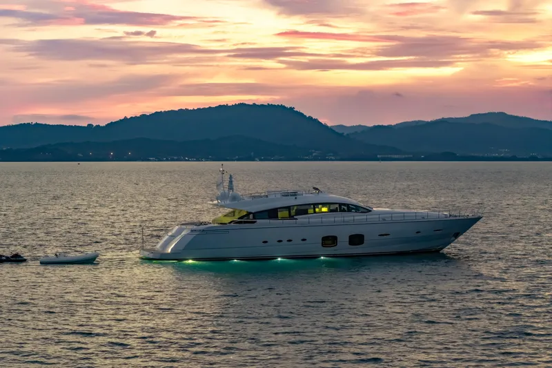 Le Caprice IV Yacht Photos Pics 