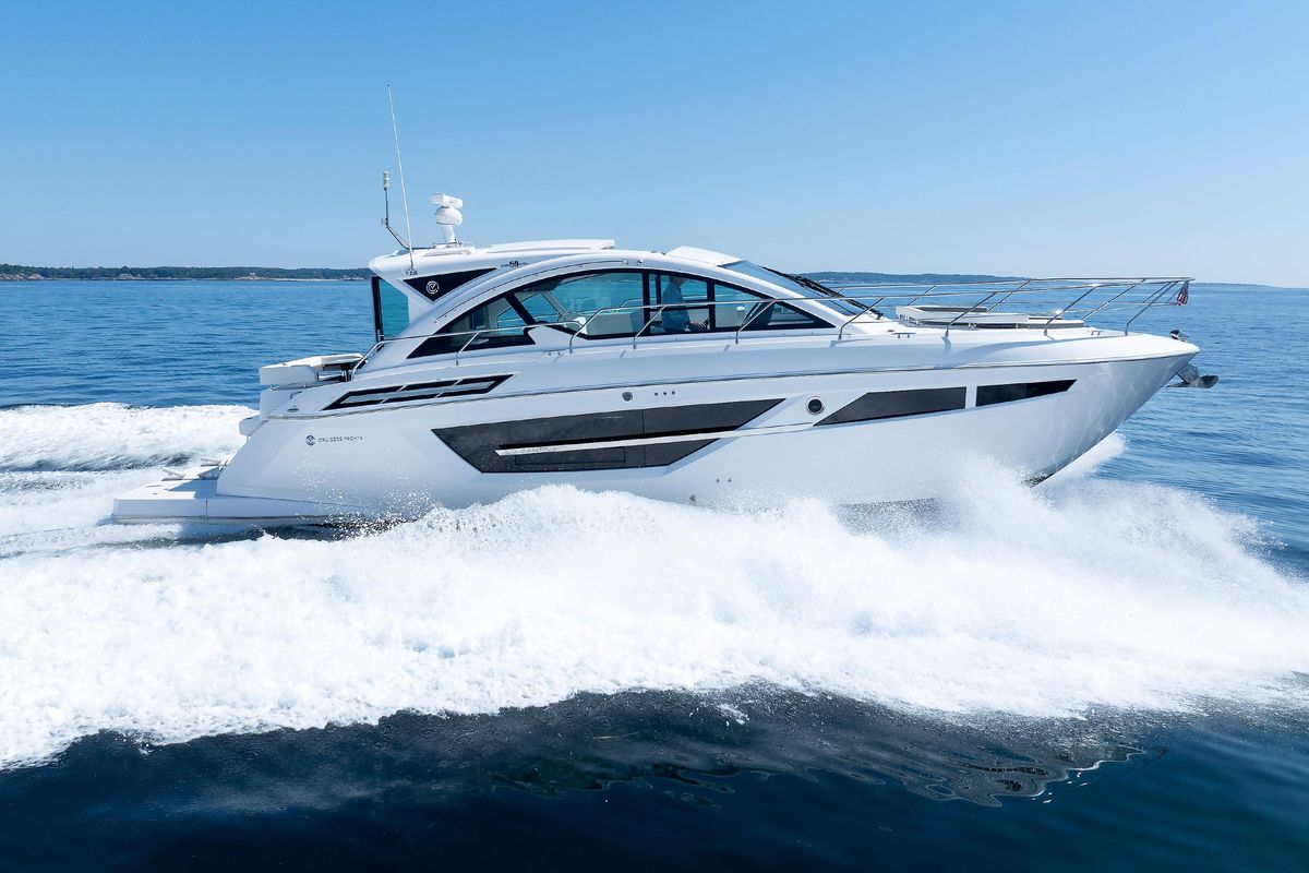 2021 Cruisers Yachts 50 