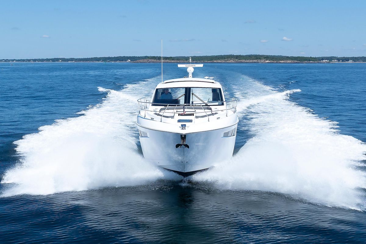 2021 Cruisers Yachts 50 