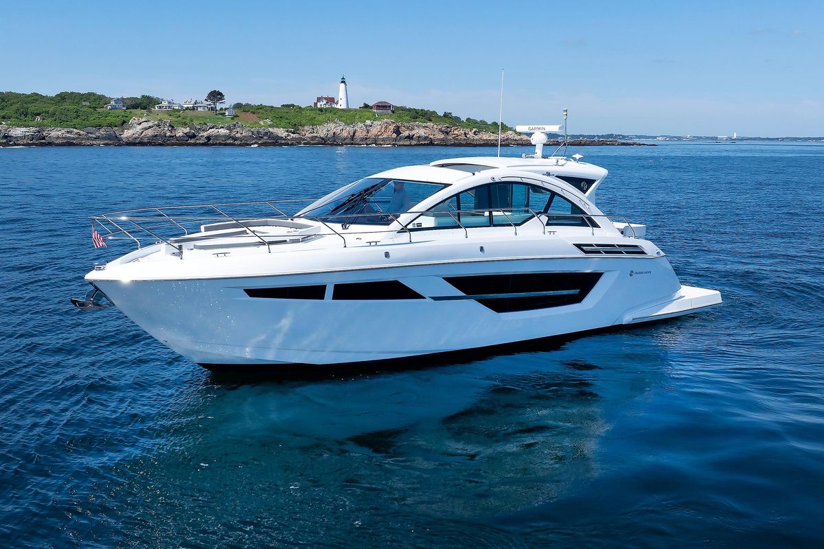 2021 Cruisers Yachts 50 